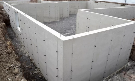 Foundation wall pour